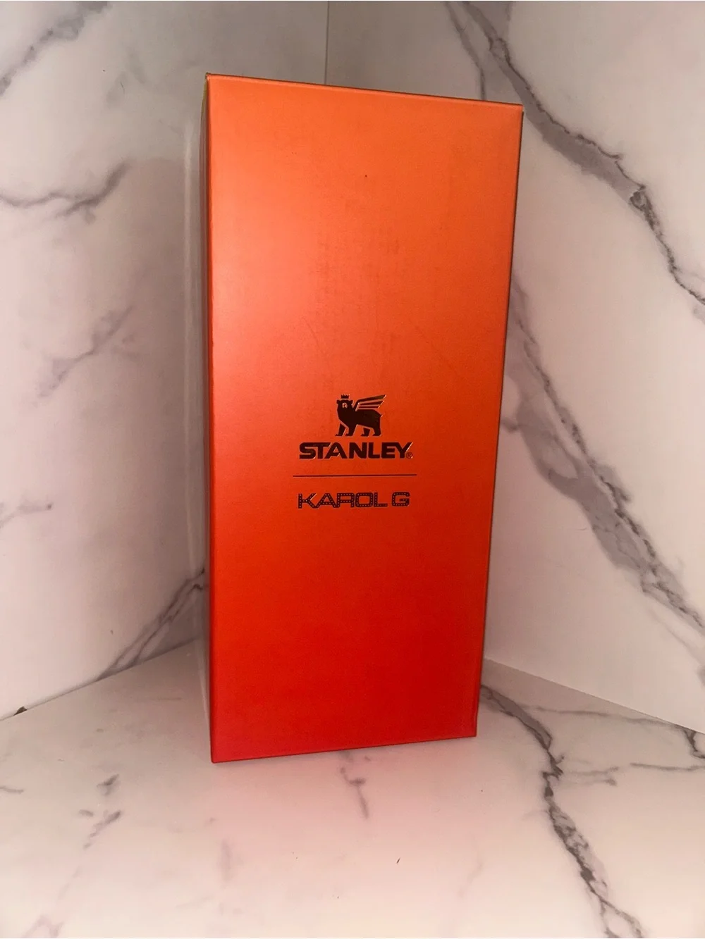 Stanley x Karol G 40oz Tumbler box set - Picture 4 of 5